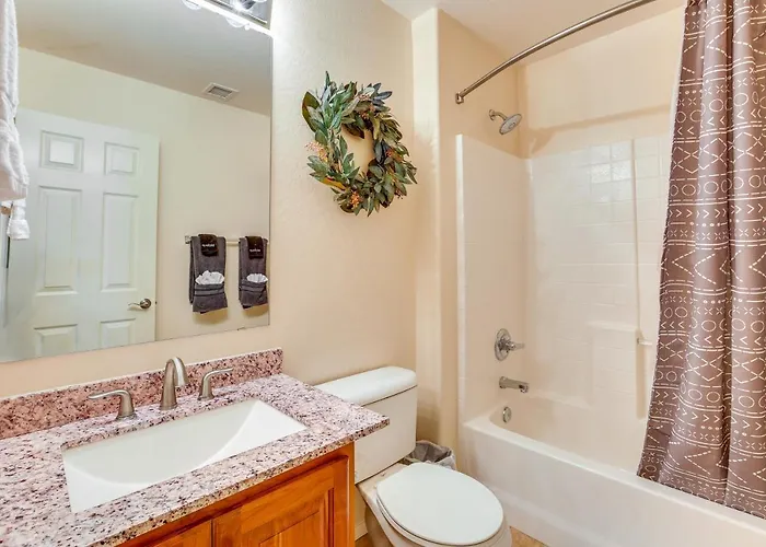 4 Mi To Luke Afb: Family W/ Pool & Grill Casa vacanze *