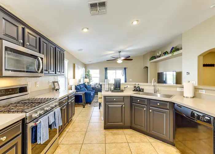 4 Mi To Luke Afb: Family W/ Pool & Grill *