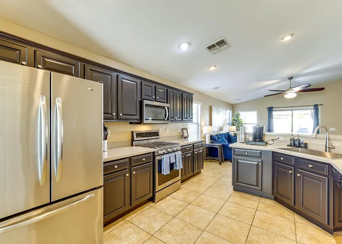 4 Mi To Luke Afb: Family W/ Pool & Grill Casa vacanze Surprise
