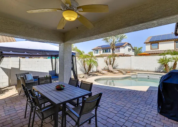 4 Mi To Luke Afb: Family W/ Pool & Grill Casa vacanze