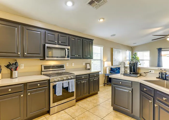 4 Mi To Luke Afb: Family W/ Pool & Grill *