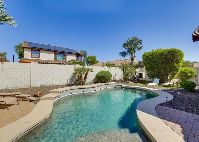 4 Mi To Luke Afb: Family W/ Pool & Grill Casa vacanze